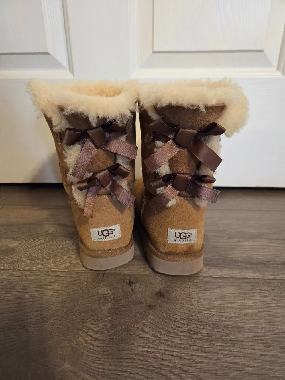 UGG Bailey Bow Size 9 Tan Suede Boots 🌟 Cozy Winter Style